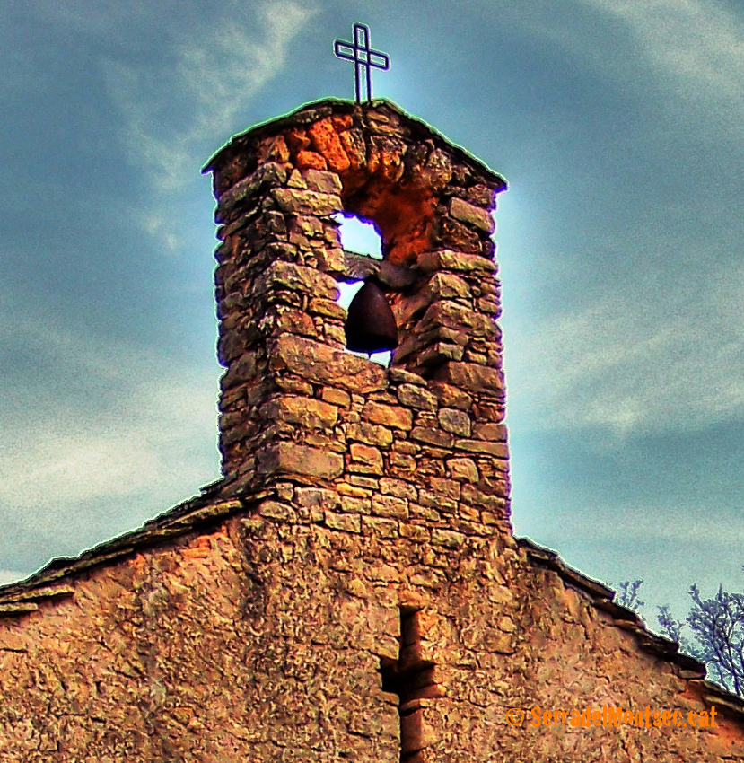 Antiga campana d'Obús de l'església de Sant Bartomeu de la Vall d'Ariet. Artesa de Segre. La Noguera, Lleida. Catalunya, Montsec de Rúbies (o de Meià).