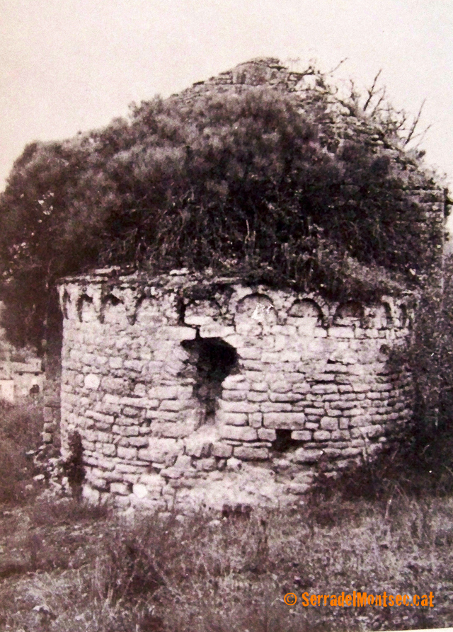 Absis de l'ermita de Sant Miquel d'Alòs de Balaguer abans de la seva restauració. La Noguera, Lleida. Catalunya, Montsec de Rúbies (o de Meià).