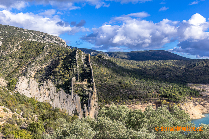 La espectacular formació geològica de les Roques de la Vila de Finestres. Viacamp i Lliterà, Ribagorça. Osca, Aragó. Montsec d'Estall.